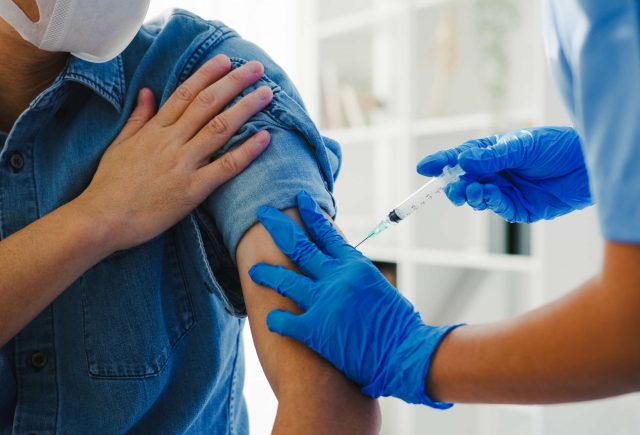 ¿Es posible despedir a los no vacunados en España?